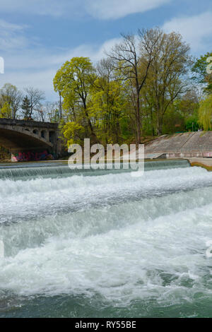 Isar, Wehr bei der Schwindinsel, Muenchen, Bayern, Deutschland Stockfoto