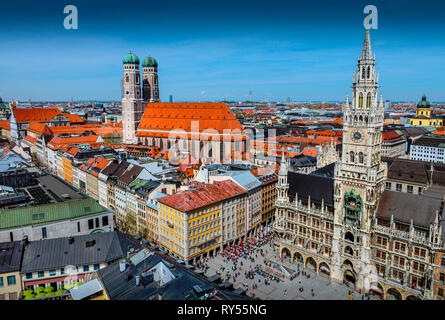 Frauenkirche, Neues Rathaus, Marienplatz, Muenchen, Bayern, Deutschland Stockfoto