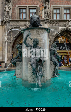 Fischbrunnen, Marienplatz, Muenchen, Bayern, Deutschland Stockfoto