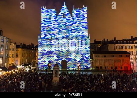 Frankreich, Rhone, Lyon, Stadtteil Vieux-Lyon, historische Stätte als Weltkulturerbe von der UNESCO, der Lyon Dom (Kathedrale Saint-Jean-Baptiste de Lyon) während der Fete des Lumieres (Festival), zeigen Unisson.. hl Stockfoto