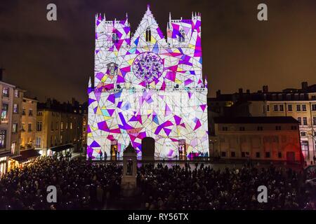 Frankreich, Rhone, Lyon, Stadtteil Vieux-Lyon, historische Stätte als Weltkulturerbe von der UNESCO, der Lyon Dom (Kathedrale Saint-Jean-Baptiste de Lyon) während der Fete des Lumieres (Festival), zeigen Unisson.. hl Stockfoto