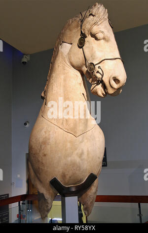 Fragmente eines kolossalen Pferd aus der Quadriga des Mausoleums von Halikarnassos 350 v. Chr. von König Mausolos. British Museum. Stockfoto