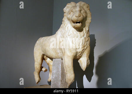 Marmor statue aus dem Mausoleum von Halikarnassos. Es ist ein Löwe, an der Basis der Pyramide abgesetzt wurde. König Mausolos British Museum Stockfoto