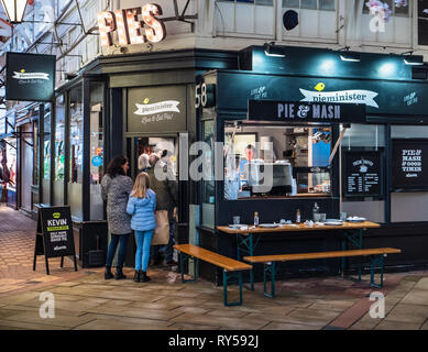Pieminister Pie und Brei Shop in Oxford Markthalle, Oxford UK Stockfoto