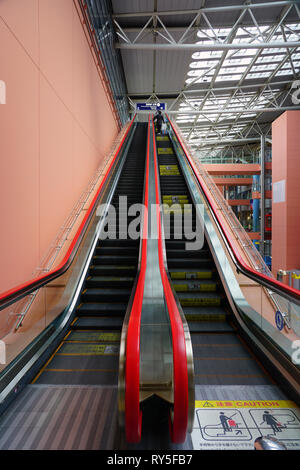 OSAKA, Japan - 1 Mar 2019 - Ansicht der Kansai International Airport (KIX), ein internationaler Flughafen, der auf einer künstlichen Insel in der Mitte des Os entfernt Stockfoto