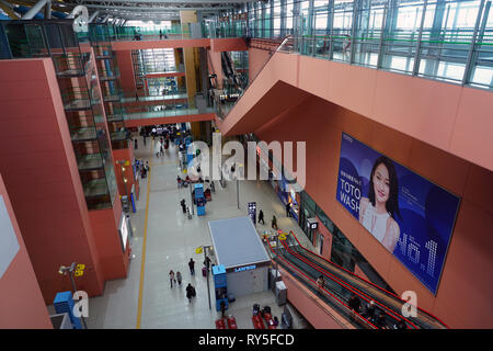 OSAKA, Japan - 1 Mar 2019 - Ansicht der Kansai International Airport (KIX), ein internationaler Flughafen, der auf einer künstlichen Insel in der Mitte des Os entfernt Stockfoto