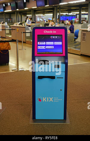 OSAKA, Japan - 1 Mar 2019 - Ansicht der Kansai International Airport (KIX), ein internationaler Flughafen, der auf einer künstlichen Insel in der Mitte des Os entfernt Stockfoto