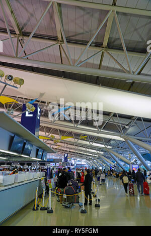 OSAKA, Japan - 1 Mar 2019 - Ansicht der Kansai International Airport (KIX), ein internationaler Flughafen, der auf einer künstlichen Insel in der Mitte des Os entfernt Stockfoto