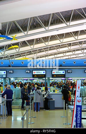 OSAKA, Japan - 1 Mar 2019 - Ansicht der Kansai International Airport (KIX), ein internationaler Flughafen, der auf einer künstlichen Insel in der Mitte des Os entfernt Stockfoto