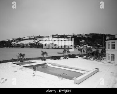 Salcombe im Schnee. Das Tier aus dem Osten hit South Devon im Jahr 2018 und für einige schöne Bilder gemacht. Stockfoto