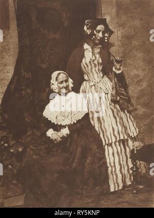 Frau Anne Rigby und Lady Elizabeth Eastlake. David Octavius Hill (Schottische, 1802-1870); Robert Adamson (Schottische, 1821-1848). Datum: 1916. Abmessungen: 20,5 x 15,3 cm (Bild/Papier); 38,5 x 26,7 cm (Mount). Carbon drucken. Herkunft: Schottland. Museum: Das Chicago Art Institute. Stockfoto