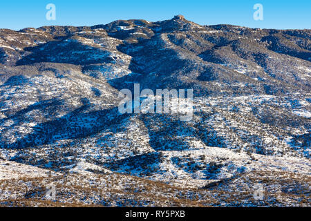 Rincon Mountains mit frischem Schnee, Redington, Tucson, Arizona Stockfoto