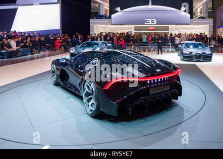 Bugatti ist eine Sensation auf dem Genfer Automobilsalon durch die Enthüllung der "Voiture Noire', den teuersten in der Welt, in Genf, Schweiz Stockfoto