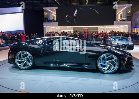 Bugatti ist eine Sensation auf dem Genfer Automobilsalon durch die Enthüllung der "Voiture Noire', den teuersten in der Welt, in Genf, Schweiz Stockfoto