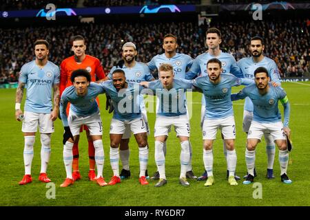 Manchester, Großbritannien. 12 Mär, 2019. Manchester City Line up vor dem UEFA Champions League Achtelfinale Rückspiel zwischen Manchester City und Schalke 04 an der Etihad Stadium am März in Manchester, England 12 2019. (Foto von Daniel Chesterton/phcimages.com) Credit: PHC Images/Alamy leben Nachrichten Stockfoto