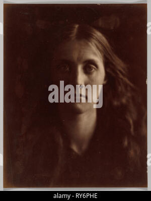Julia Jackson, 1867. Julia Margaret Cameron (British, 1815-1879). Eiweiß Drucken von nassen Collodium negative; Blatt: 26,4 x 20,8 cm (10 3/8 x 8 3/16 in. Stockfoto