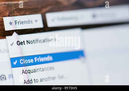 New York, USA - 11. März 2019: Benachrichtigungen Einstellung in Facebook-Bildschirm des Smartphones Stockfoto