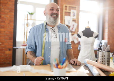 Bärtige maßgeschneiderte Stockfoto