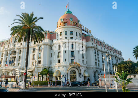 Schönes, 01.10.21: Nachmittag Blick auf den berühmten Hotel Negresco am 21.Oktober 2018 in Nizza, Frankreich Stockfoto