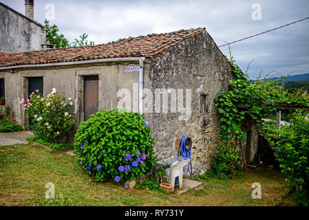 Traditionelles Haus entlang dem Jakobsweg (Camino de Santiago), Galizien, Spanien Stockfoto