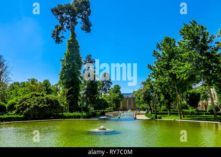 Teheran Golestan Palast Garten Teich mit Springbrunnen Tageslicht Stockfoto