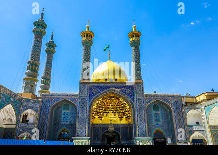 Qom Fatima Masumeh Schrein goldenen Kuppel mit Muqarna Ahoopay Wabe Stalaktit Vaulting Stockfoto