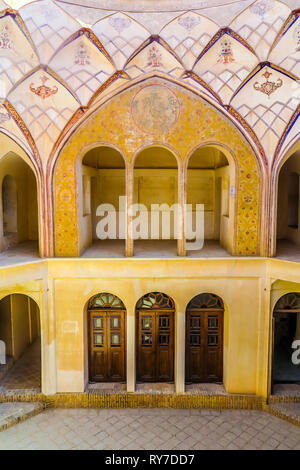 Kashan Tabatabaee Historisches Haus Rundbogenfenster Stockfoto