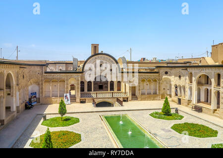 Kashan Tabatabaee Historisches Haus Hofseite View Point mit Springbrunnen Stockfoto