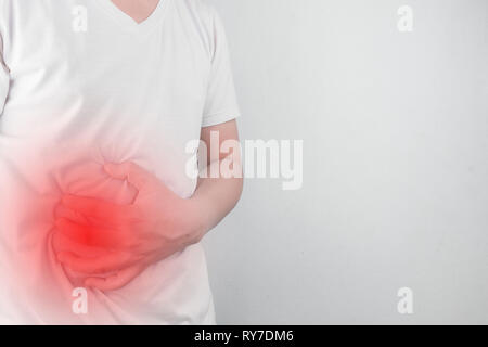 Asiatische junge Männer leiden unter Magengeschwüren. Gastritis durch die Infektion mit H. pylori-Bakterien im Gesundheitswesen und Gesundheit Problem Konzept verursacht Stockfoto