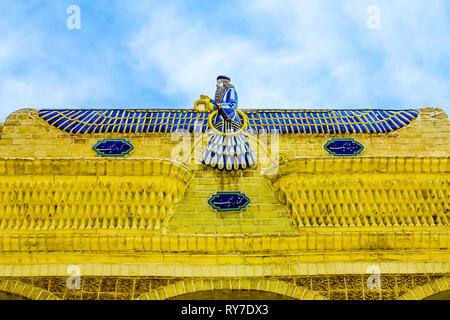Yazd Atashkadeh Atash Behram zoroastrischen Tempel Sicht von Blauen religiösen Zoroaster Symbol Holding einen Kreis Stockfoto
