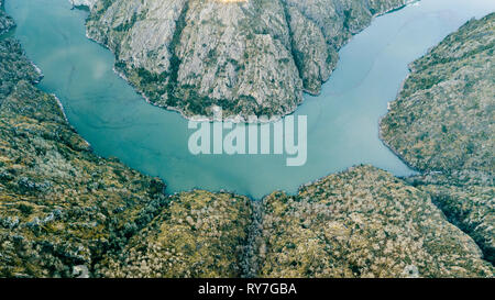 Drone Luftaufnahme der Canyon des Il'River. Galizien, Spanien. Stockfoto