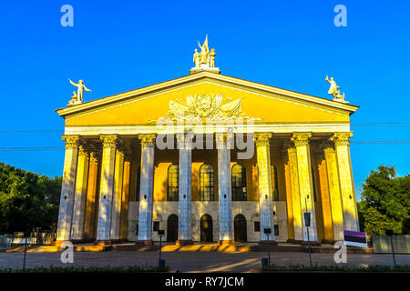 Bischkek, Kirgisische Oper und Ballett Theater Frontal View Point Stockfoto