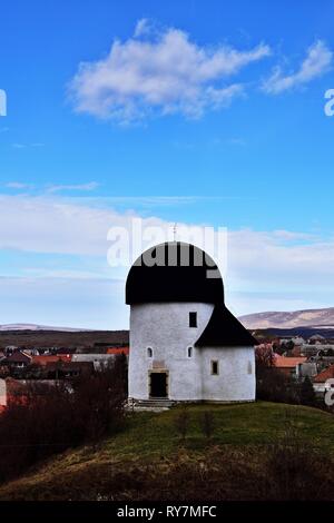 Die berühmten runden Kirche von Öskü, Ungarn Stockfoto