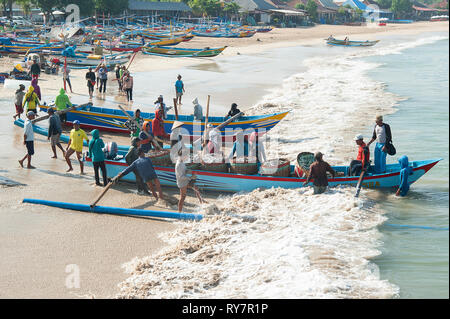Bali Indonesien Apr 5, 2016: Morgen Szene der täglichen Aktivitäten an der Jimbaran Dorf abgebildet auf Apr 5, in Bali, Indonesien 2016. Jimbaran Dorf ist Amon Stockfoto