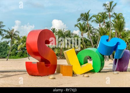 Bunte Siloso Artwork Logo auf Siloso Beach, Sentosa Island, Singapur Stockfoto