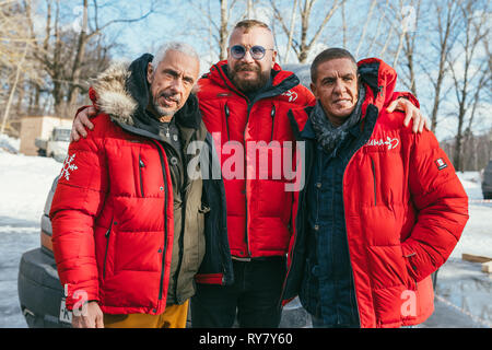 REGION MOSKAU, FRJASINO, GREBNEVO IMMOBILIEN - 09.MÄRZ 2019: Samy Naceri französische Star und Schauspieler von Taxi Filme und sein Bruder Bibi Nacery Besuch der Stockfoto