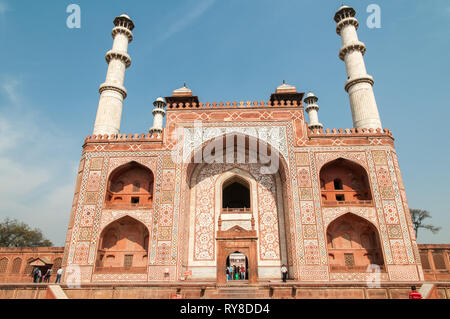 Akbars Grab wurde 1613 in Sikandra außerhalb Agra abgeschlossen. Akbar auch bekannt als Akbar dem Großen, der berühmteste der Moghul-kaiser. Stockfoto