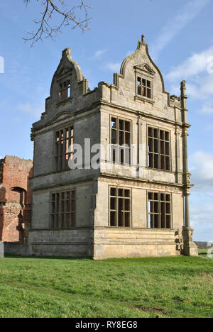 Eine alte Ruine Englisch befestigte Manor House at Moreton Corbett an einem sonnigen Tag im März fotografiert. Stockfoto