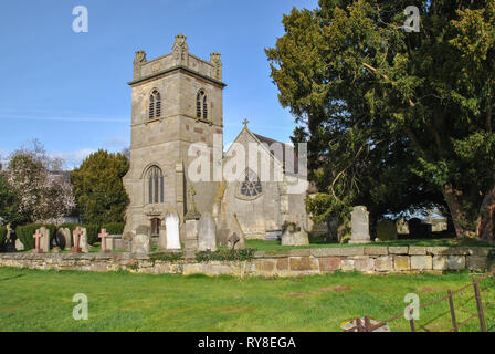 St. Bartholomäus Kirche vom Moreton Corbett Schloss auf einer klaren sonnigen Tag im März fotografiert. Stockfoto