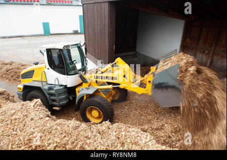 Bulldozer bewegen sah, Staub Stockfoto