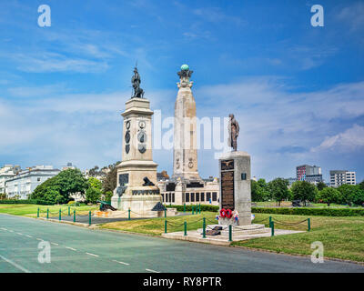 8. Juni 2018: Plymouth, Devon, UK-Denkmäler oder kriegerdenkmäler auf Plymouth Hoe - links nach rechts - die Armada Monument, die Royal Navy Denkmal und der Ro Stockfoto