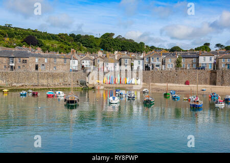 15. Juni 2018: Fowey, Cornwall, Großbritannien - den Hafen und das Dorf. Stockfoto