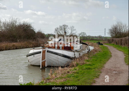 Wide Beam's Dutch Barge warte Schaep' günstig bei Semington auf dem Kennet und Avon, Wiltshire, UK. Stockfoto