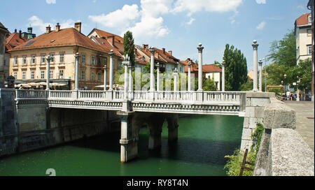 Des Schusters Brücke mit korinthischen und ionischen Säulen als Lampe - Träger, sonnigen Tag Stockfoto