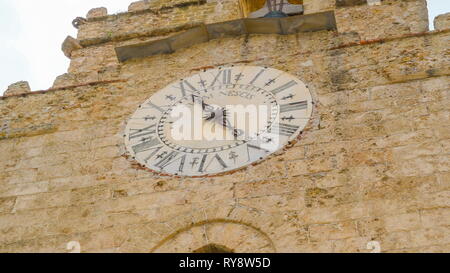 Die große, alte Wanduhr über die Kirche in Palermo Sizilien Italien gefunden auf der Seite der Turm Kirche Stockfoto