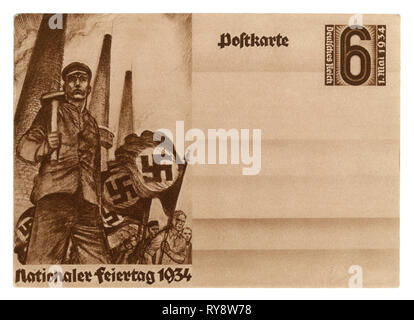 Deutsche Historische Postkarte: Tag der Arbeit, 1934, der Arbeiter den Streik auf dem Hintergrund der Fabrik Rohre und Banner mit Hakenkreuz Stockfoto