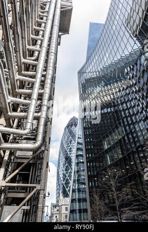 Stahl und Glas sind die Materialien der Wahl für die Lloyds London, "gherkin", "calpel', und Willis Gebäude in der City von London Stockfoto