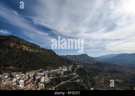 Dächer. Blick auf die stadt Chelva in Valencia, Spanien Stockfoto