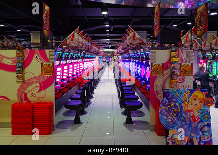 OSAKA, Japan-26 FEB 2019 - Ansicht einer pachinko Slot Spiel Salon in Osaka, Japan. Stockfoto