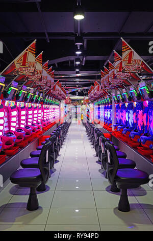 OSAKA, Japan-26 FEB 2019 - Ansicht einer pachinko Slot Spiel Salon in Osaka, Japan. Stockfoto